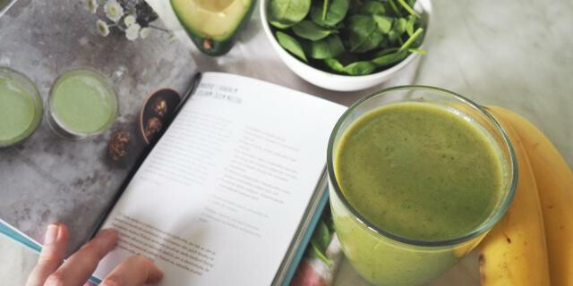 Lahodně s Ellou: džusy a smoothies pro každý den. Dopřejte si vitamíny v chutné podobě! - titulní obrázek
