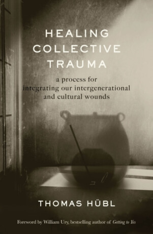 Healing Collective Trauma - Julie Jordan Avritt,Thomas Hubl
